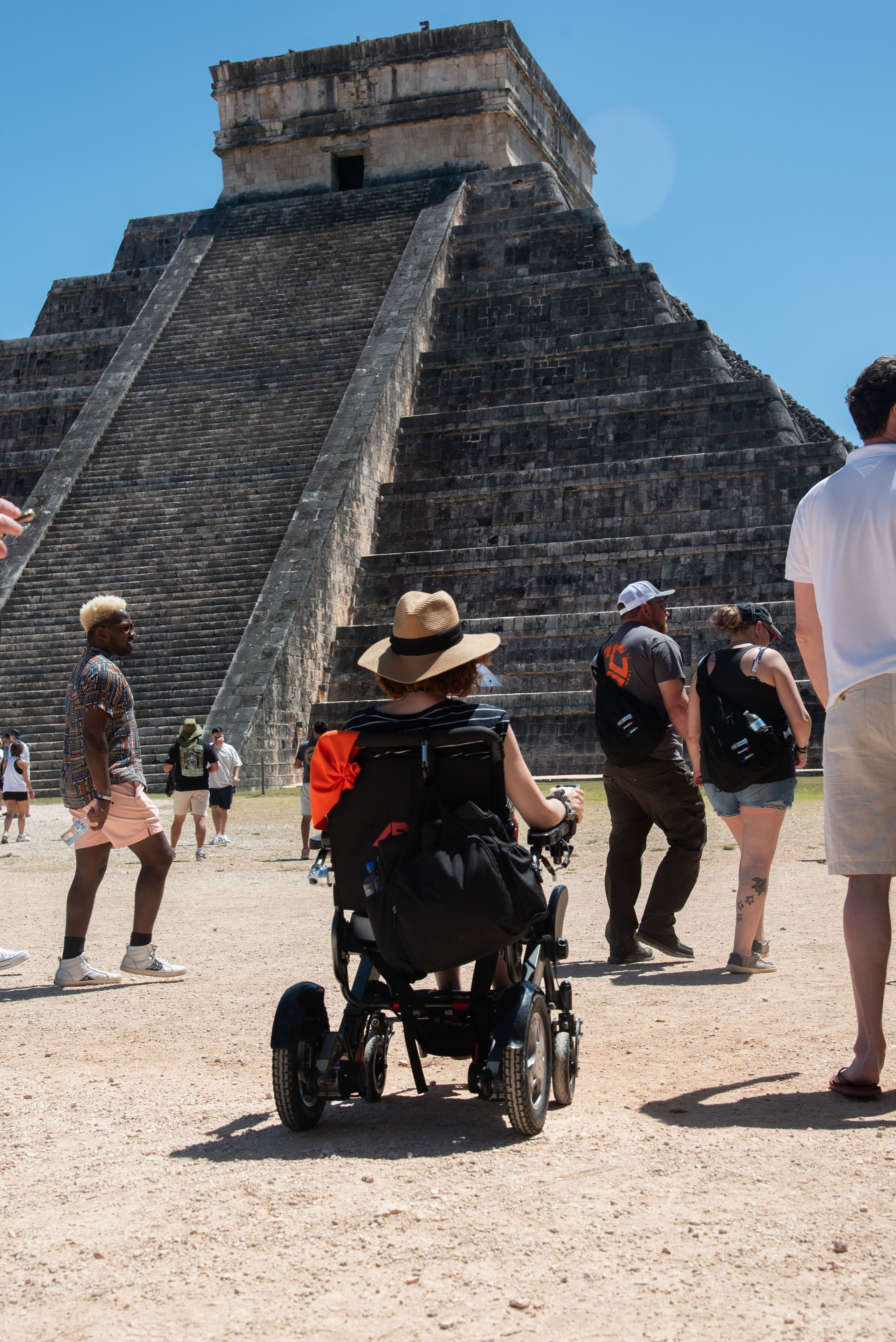 Personas locales dando la bienvenida a viajeros en México